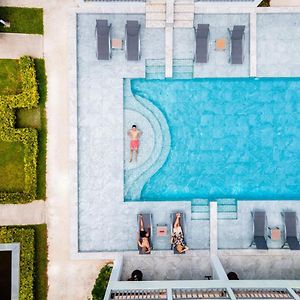 Deluxe Room Pool View Hive Wing